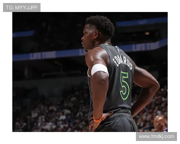 班凯罗低迷表现令人失望 15投仅中4得11分失误3次铁血三分难救主